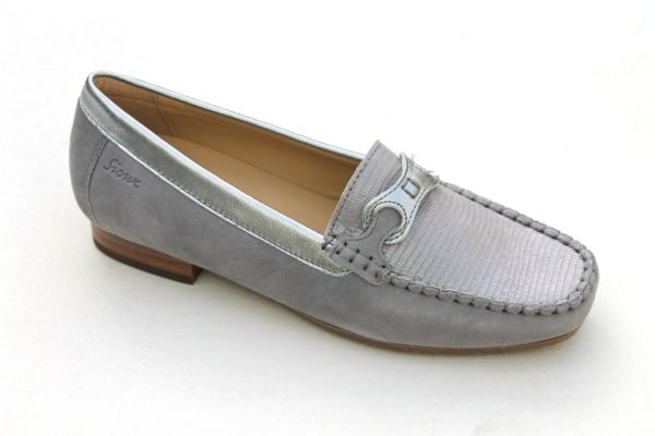 S017 Sioux mocassin “Colina” lichtgrijs suède