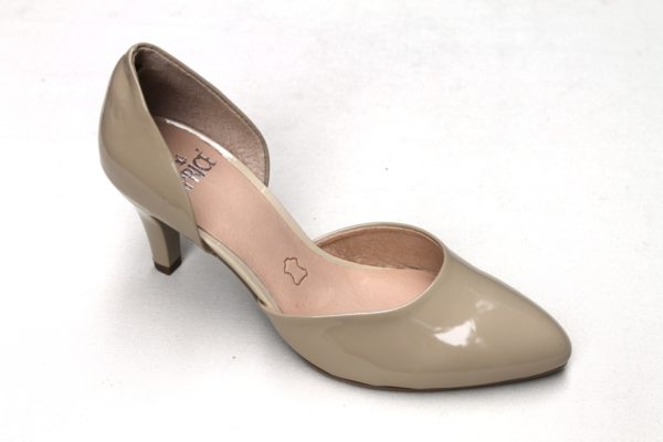 C172 Caprice pump in beige lak