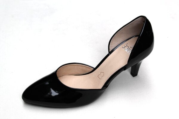 C093 Caprice pump in zwart lak