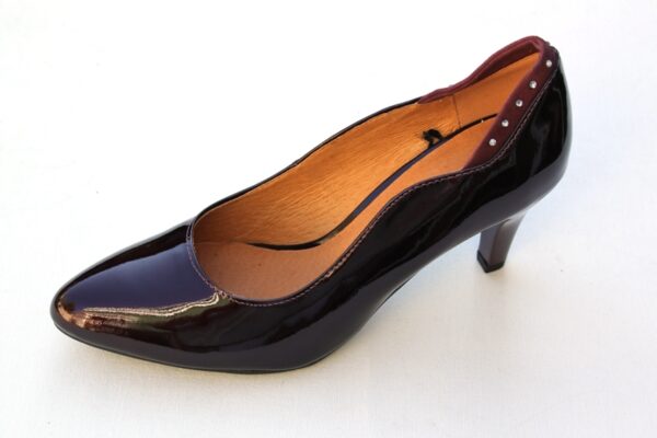 C094 Caprice pump in bordeaux lak