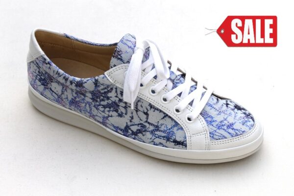 Christian-Dietz-veterschoentje-wit-met-blauw-metallic-fantasieprint