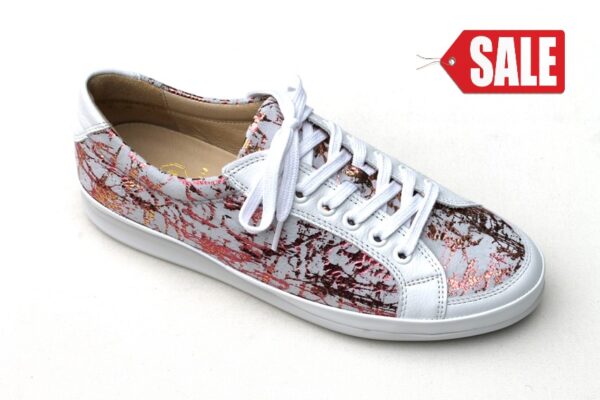Christian-Dietz-veterschoentje-wit-met-rood-metallic-fantasieprint