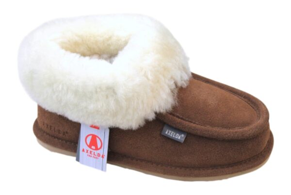 DP204 Dames dichte pantoffel van “Axelda” lamsvacht gevoerd cognac suède