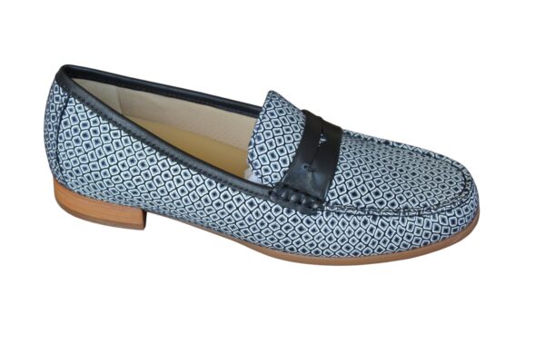 S002 Sioux mocassin “Rosikena 700” blauw wit fantasieprint leer